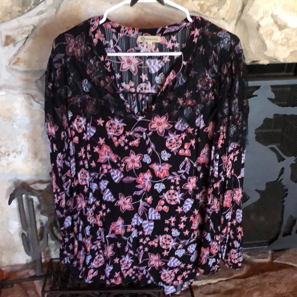 DEMOCRACY Top with Lace